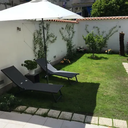 The Secret Garden In The Historic Center Nápoles